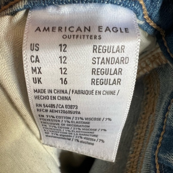 Woman’s American Eagle next level stretch ripped jeans - Picture 9 of 14